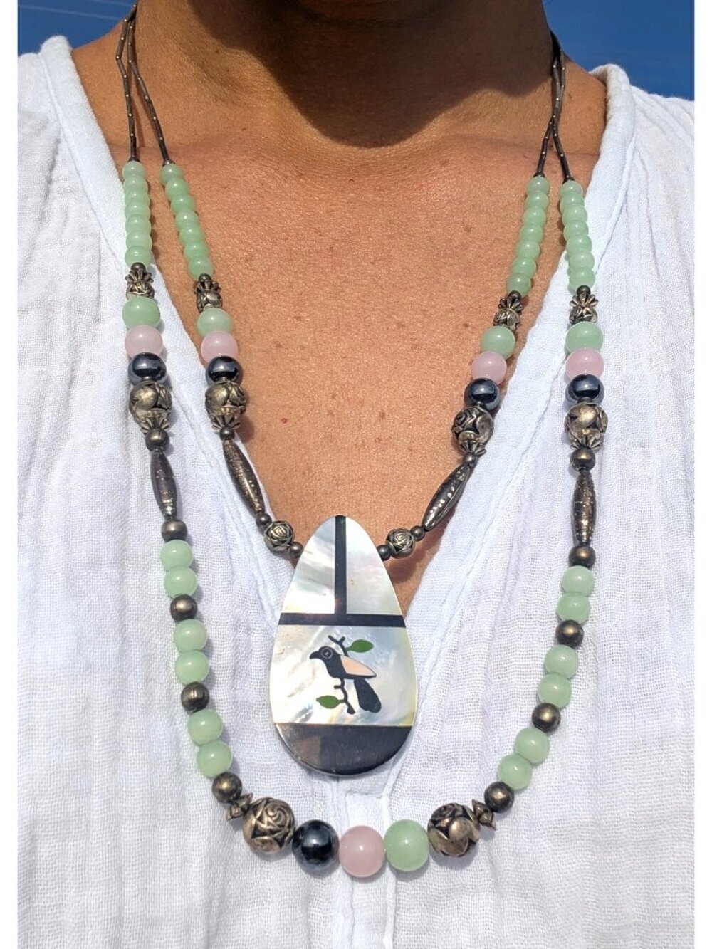 VTG Necklace beaded natural aventurine Gemstone Beads Mother of Pearl Pendant